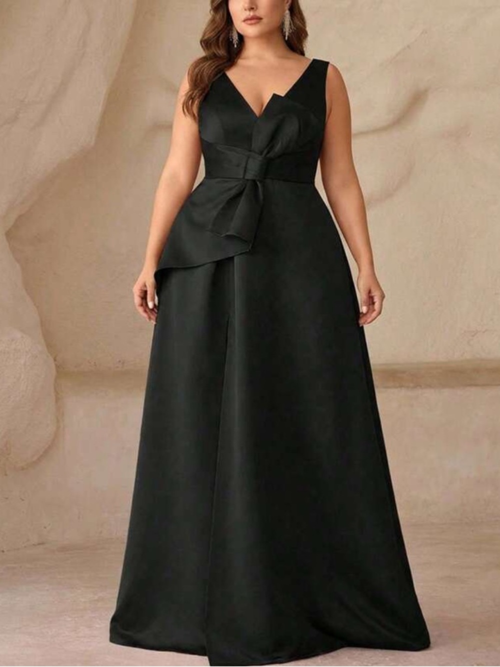 Elegant Black V-Neck Evening Gown with Waist Bow